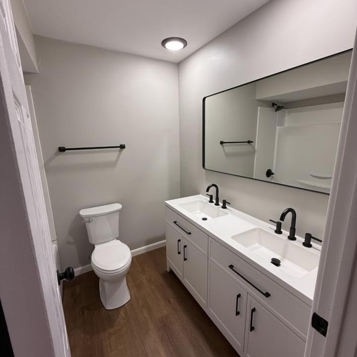 11-Full Bathroom