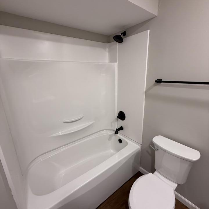 12-Full Bathroom