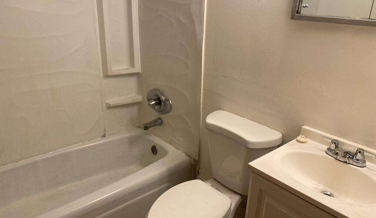 11-Full Bathroom