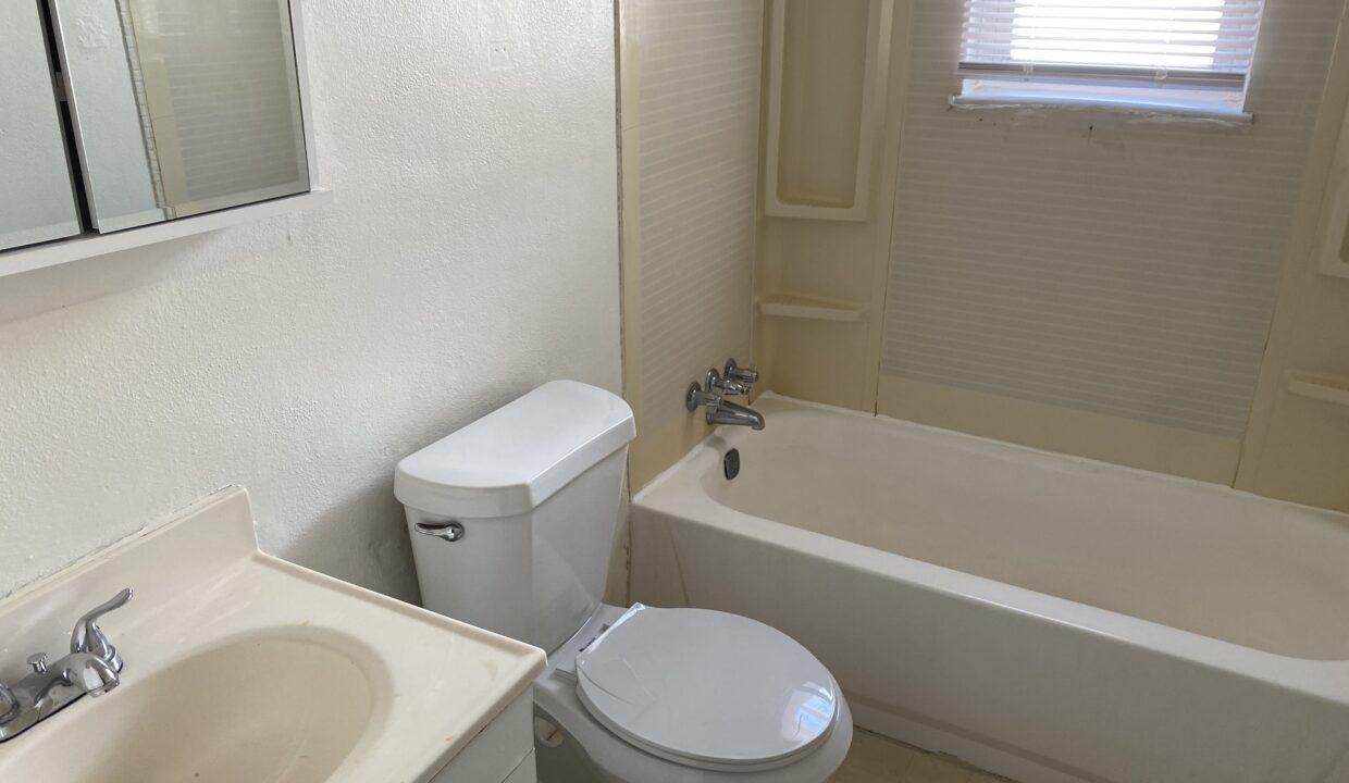 11-Bathroom